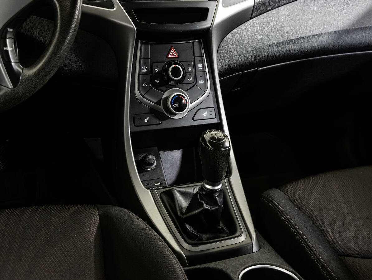 Hyundai Elantra, 2015 Фото №12