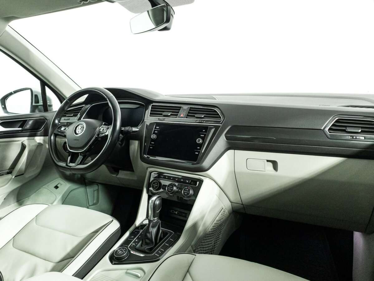 Volkswagen Tiguan, 2018 Фото №8