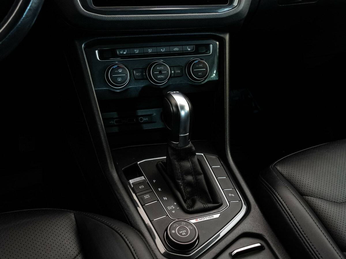 Volkswagen Tiguan, 2018 Фото №11