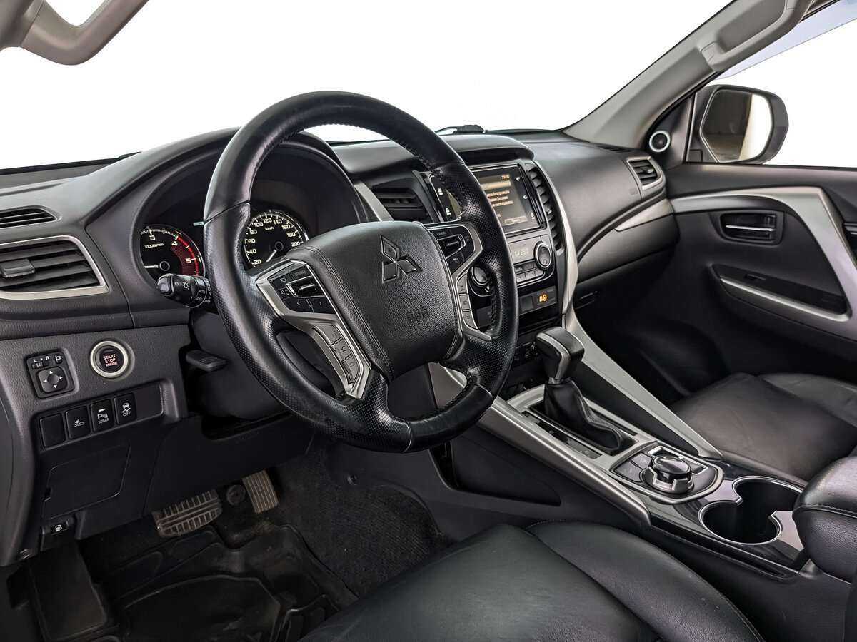 Mitsubishi Pajero Sport, 2017 Фото №11
