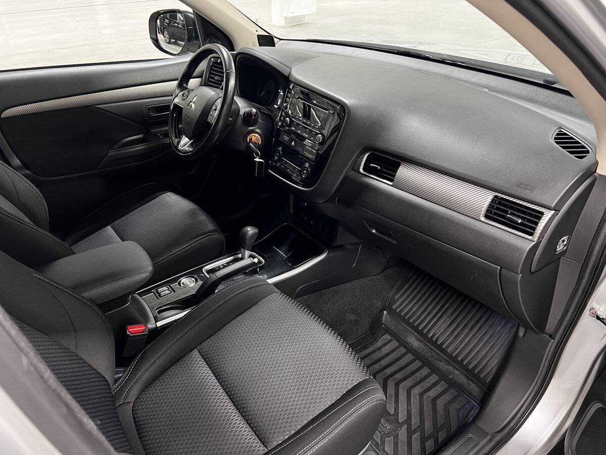 Mitsubishi Outlander, 2017 Фото №11