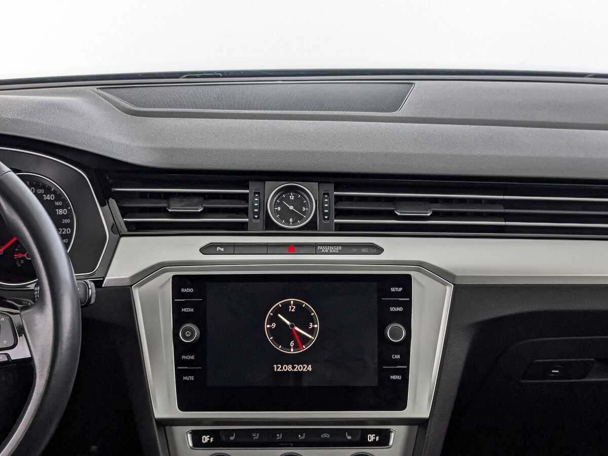 Volkswagen Passat, 2019 Фото №14