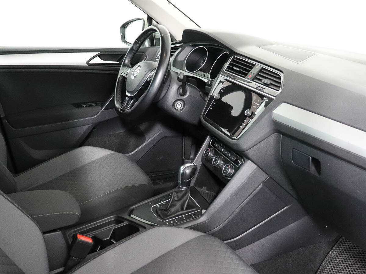 Volkswagen Tiguan L, 2018 Фото №6
