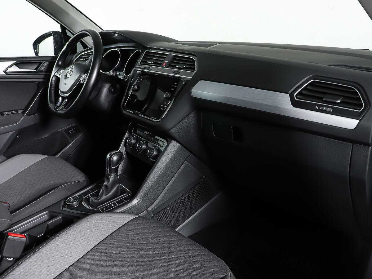 Volkswagen Tiguan, 2018 Фото №8