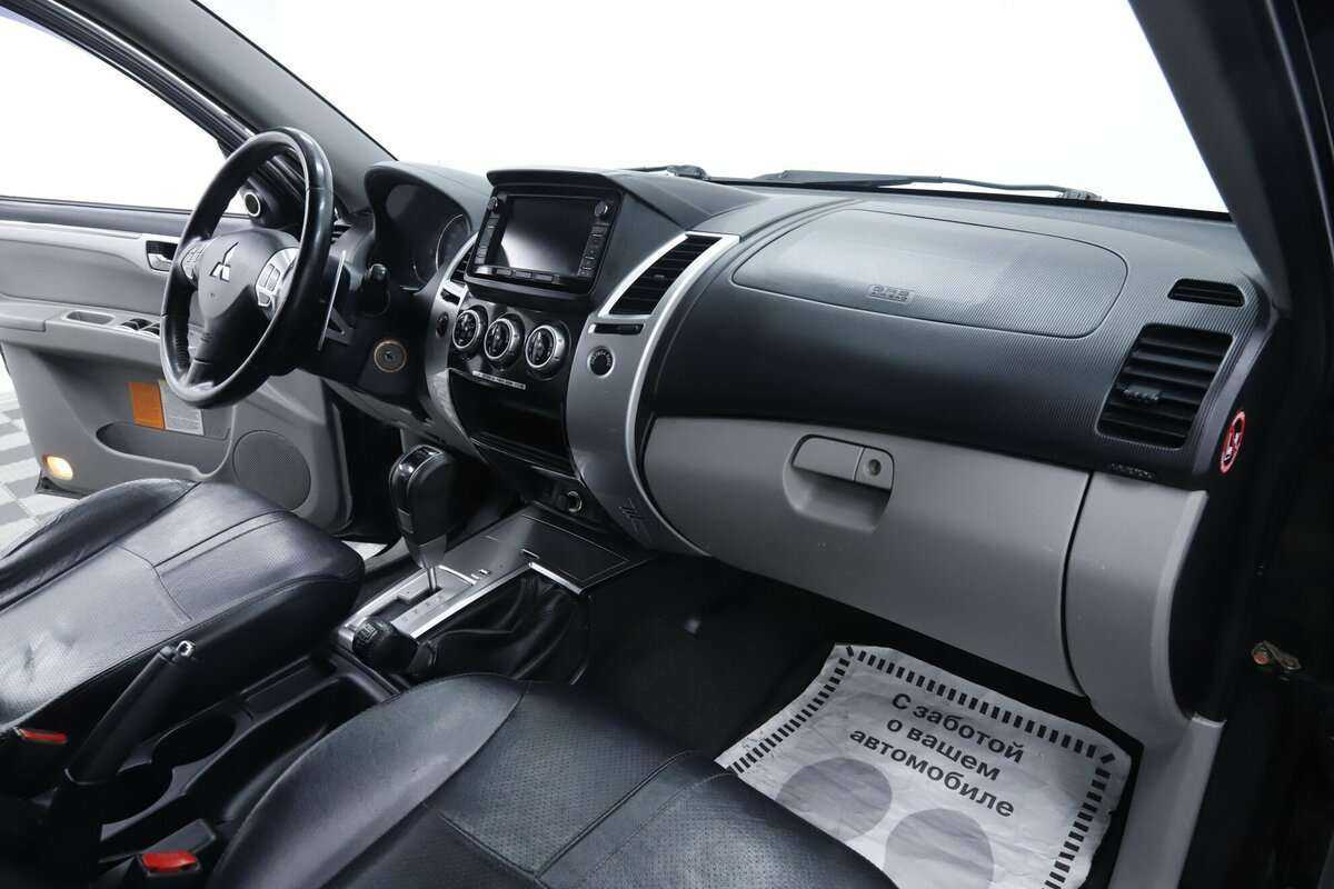 Mitsubishi Pajero Sport, 2015 Фото №15