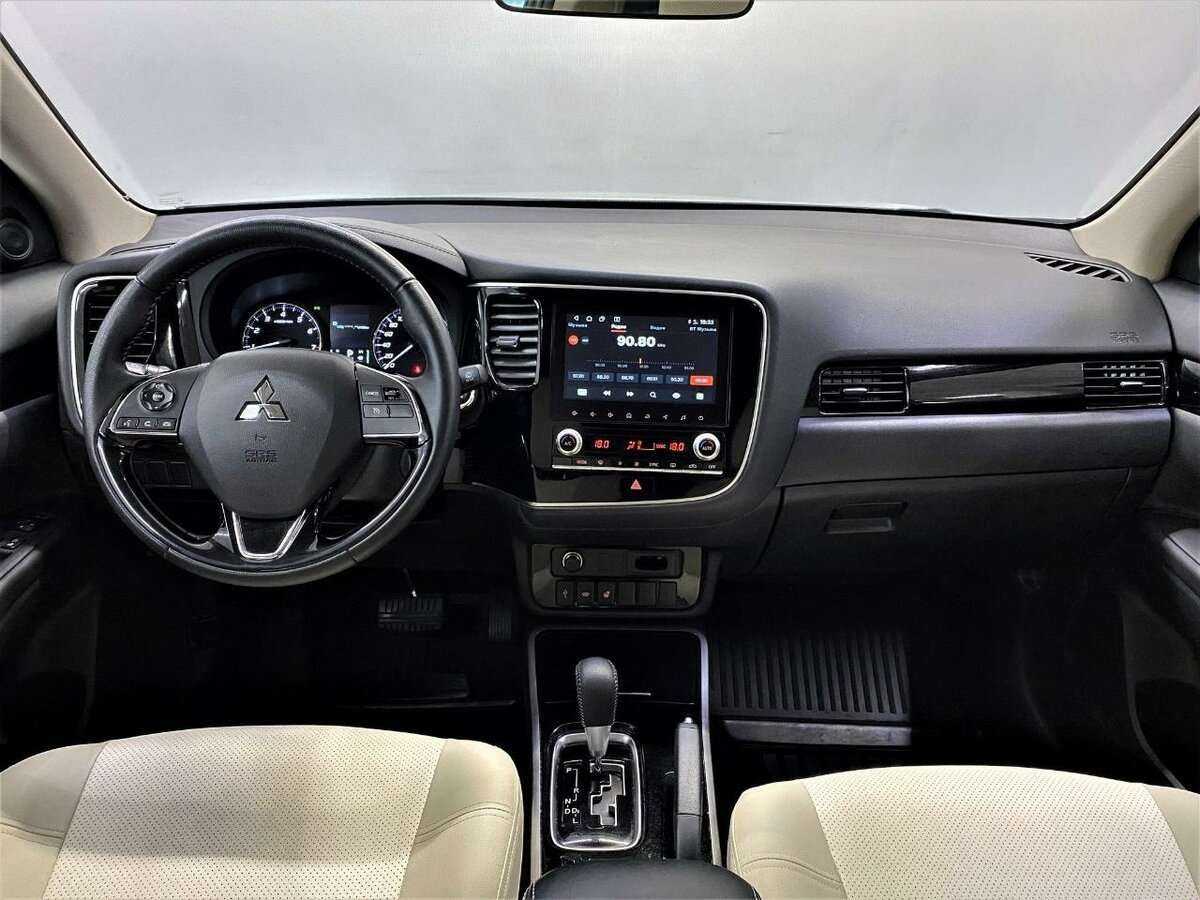 Mitsubishi Outlander, 2021 Фото №7