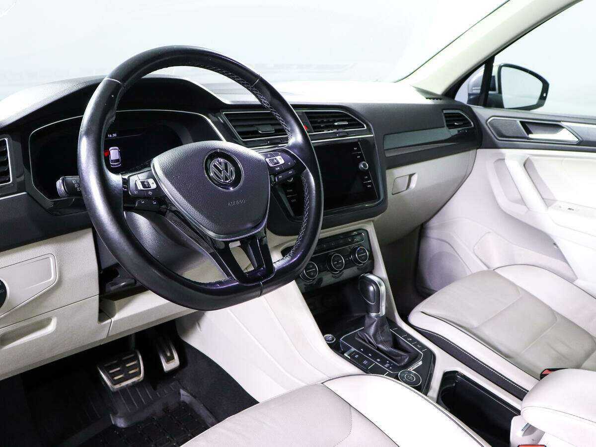 Volkswagen Tiguan, 2018 Фото №14