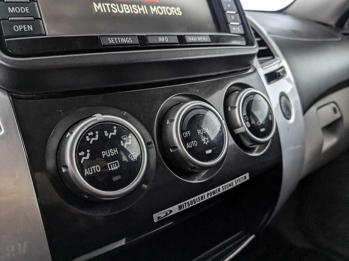 Mitsubishi Pajero Sport, 2013 Фото №21