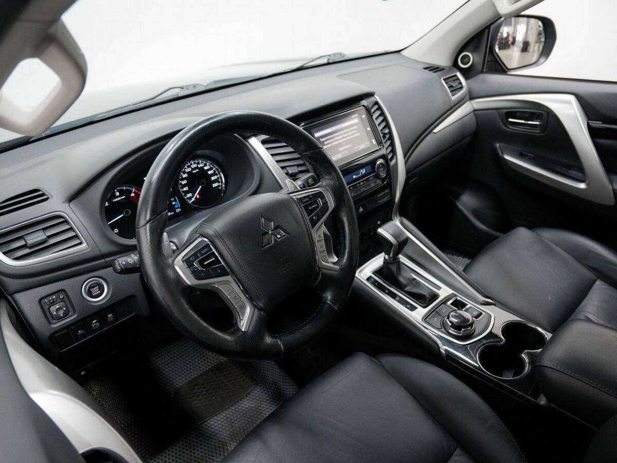 Mitsubishi Pajero Sport, 2018 Фото №10