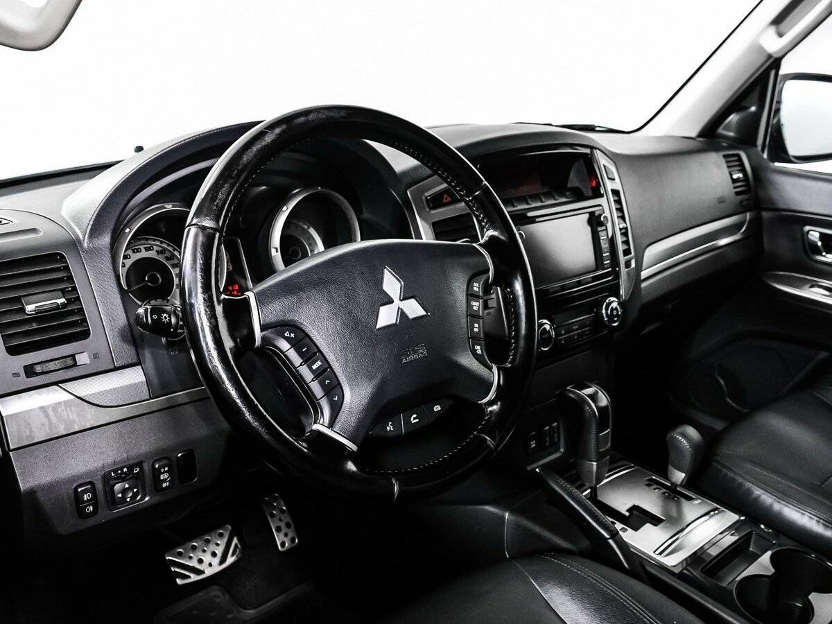 Mitsubishi Pajero, 2015 Фото №13