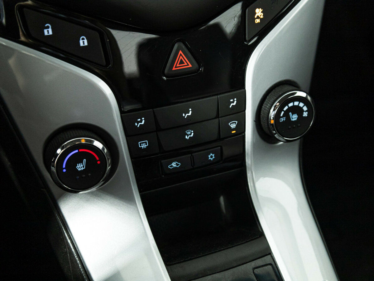 Chevrolet Cruze I Рестайлинг, 2013 Фото №15