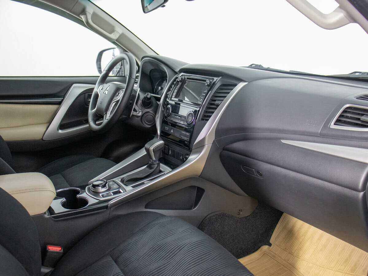 Mitsubishi Pajero Sport, 2017 Фото №10