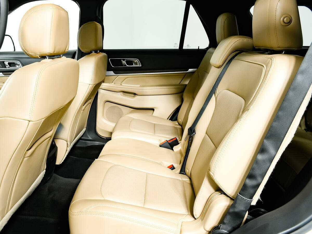 Ford Explorer, 2017 Фото №10