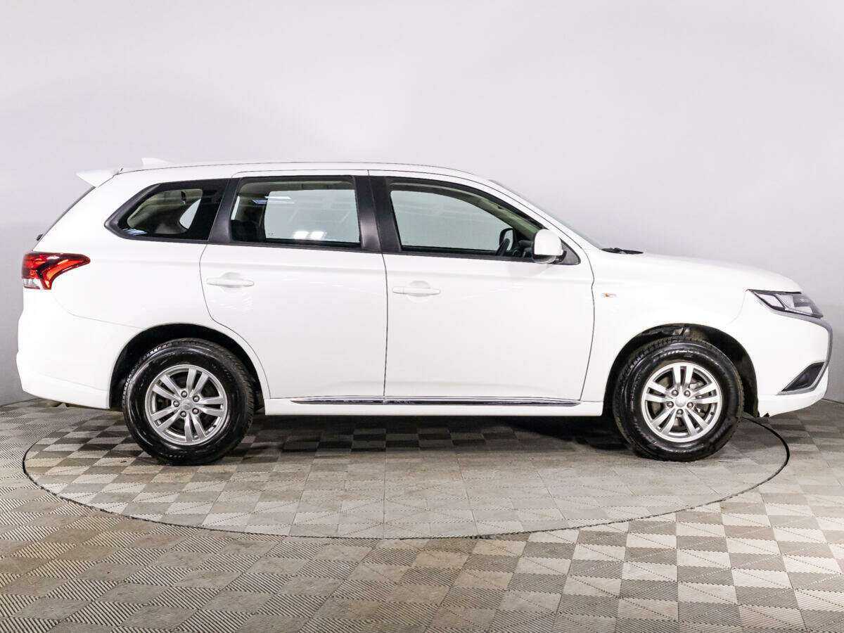 Mitsubishi Outlander, 2022 Фото №4