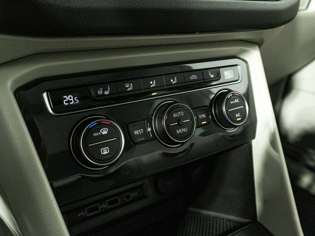 Volkswagen Tiguan, 2018 Фото №13