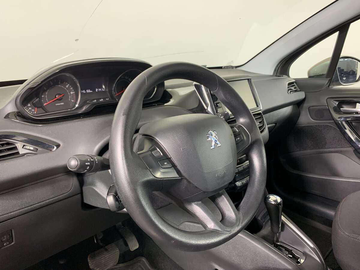 Peugeot 208, 2013 Фото №9