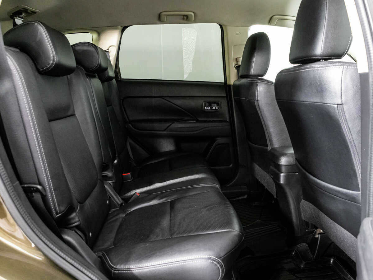 Mitsubishi Outlander III Рестайлинг 2, 2015 Фото №16