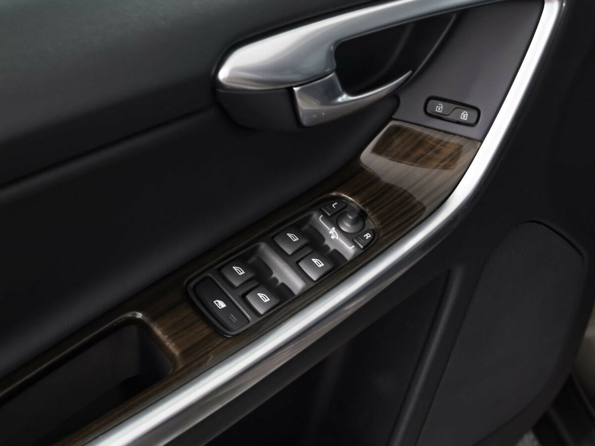 Volvo XC60 I Рестайлинг, 2017 Фото №11