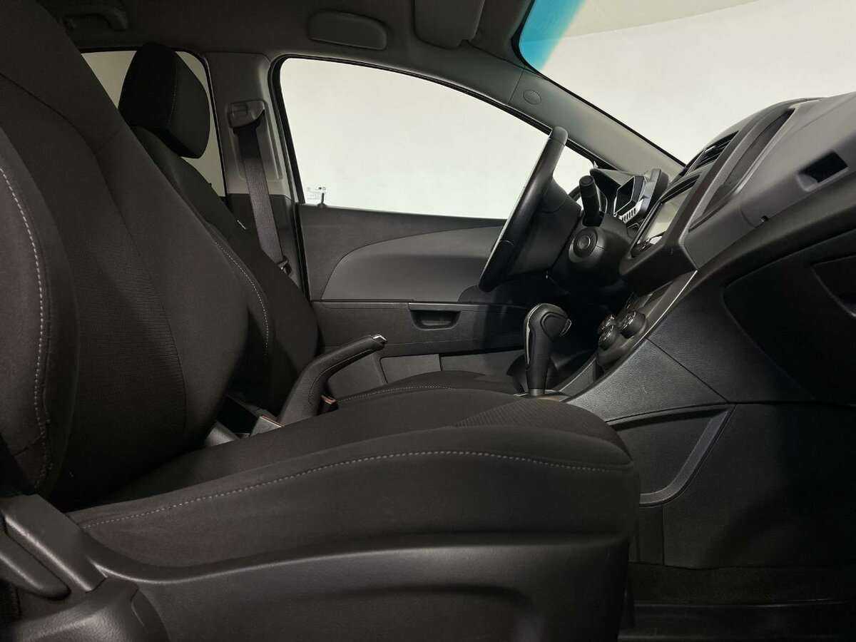 Chevrolet Aveo, 2015 Фото №12