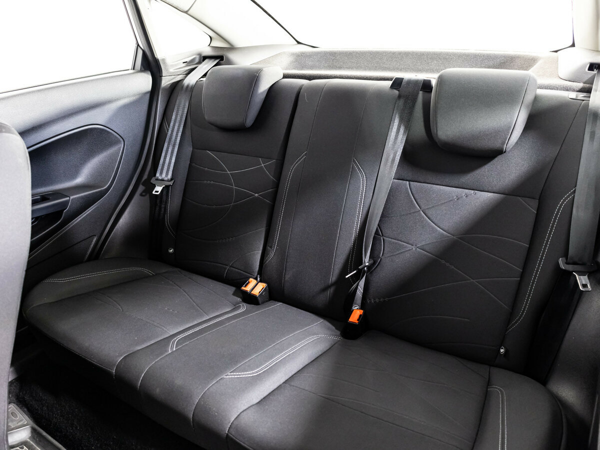 Ford Fiesta Mk6 Рестайлинг, 2016 Фото №13