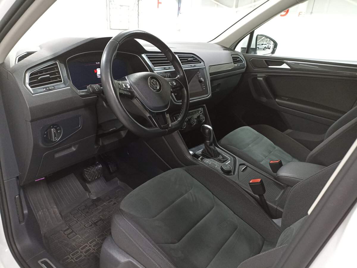 Volkswagen Tiguan, 2018 Фото №16
