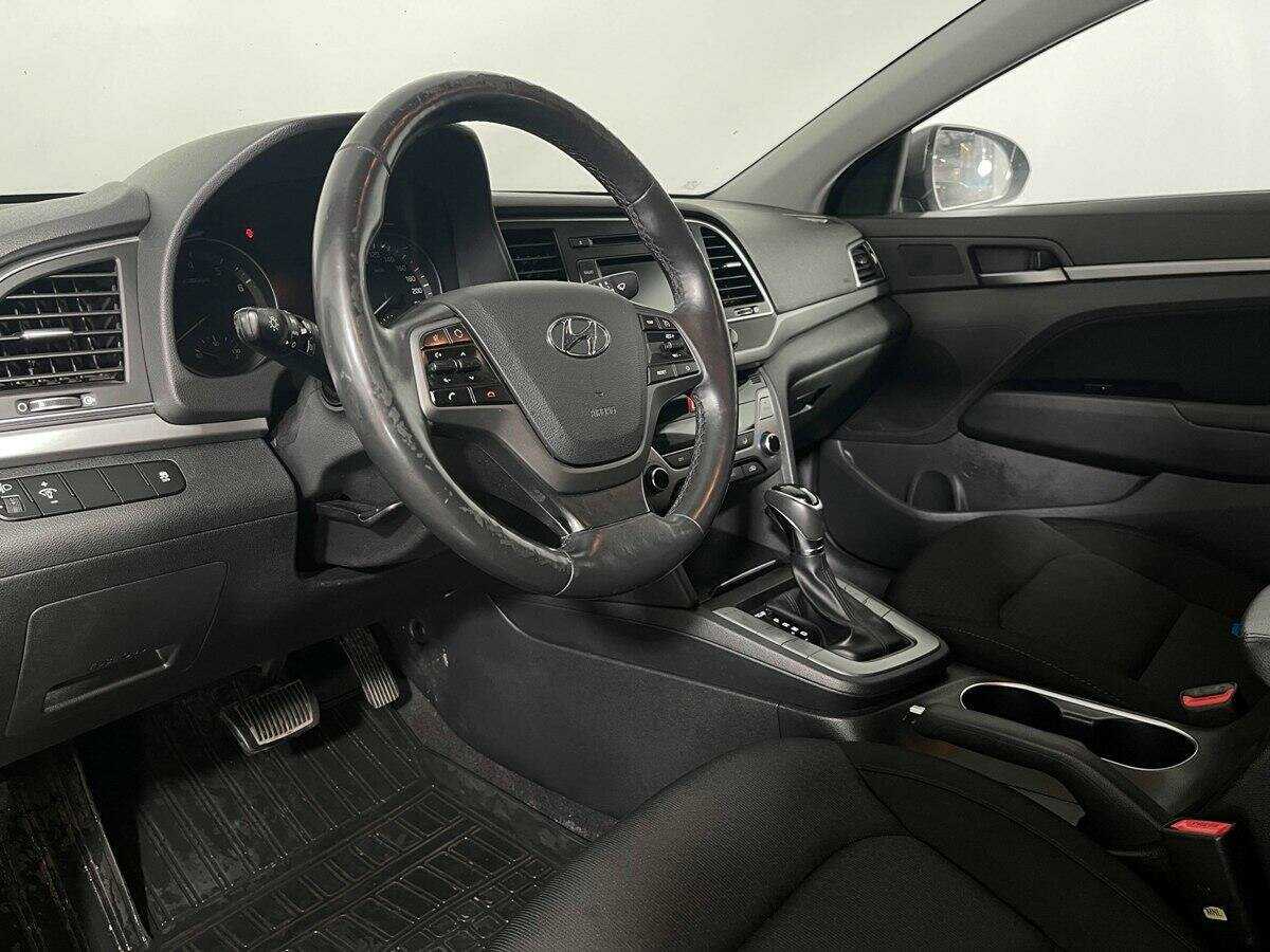 Hyundai Elantra, 2018 Фото №13