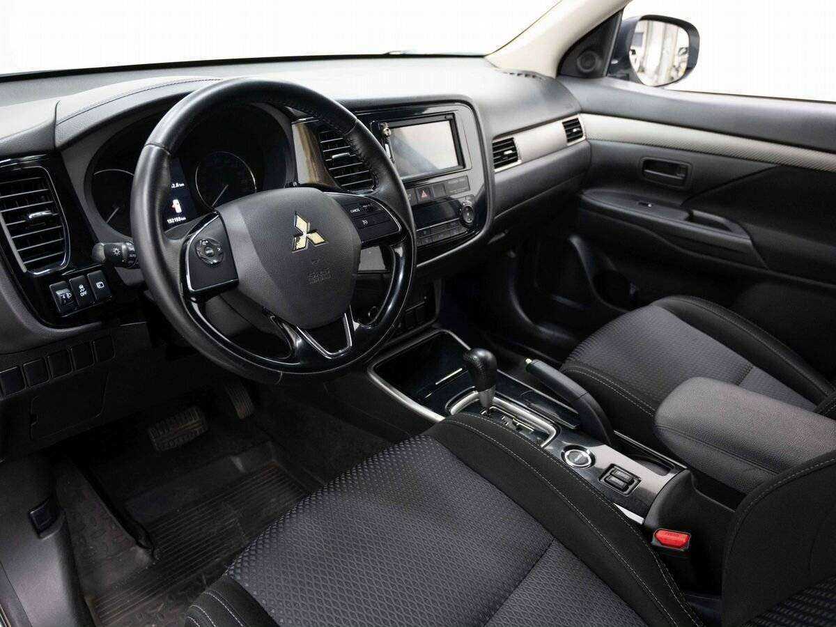 Mitsubishi Outlander, 2017 - 152 152 км. | Фото №7