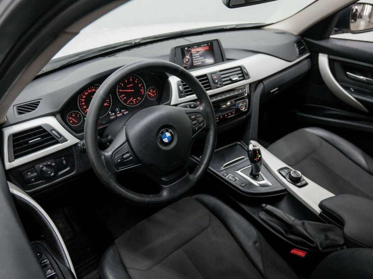 BMW 3 серии 318i, 2016 Фото №13