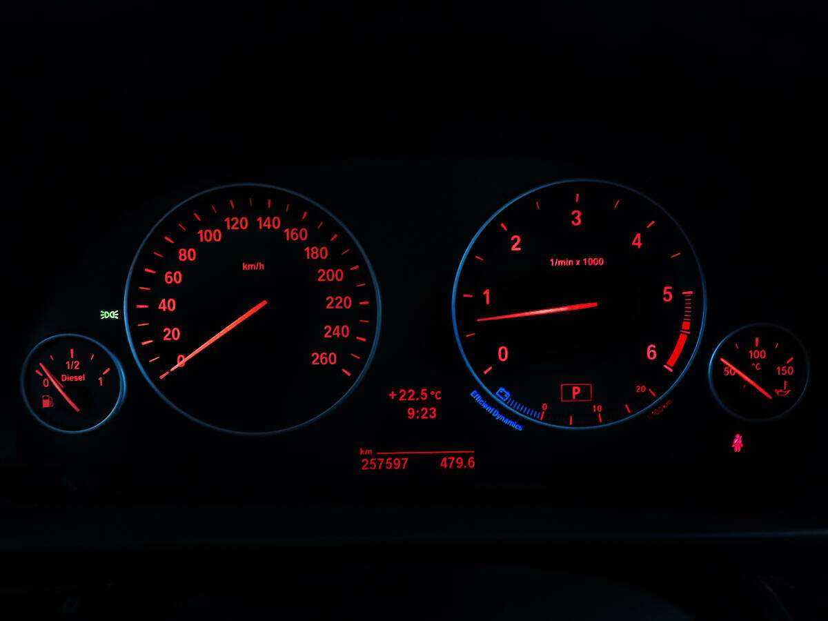 BMW 5 серии 530d xDrive, 2012 Фото №14