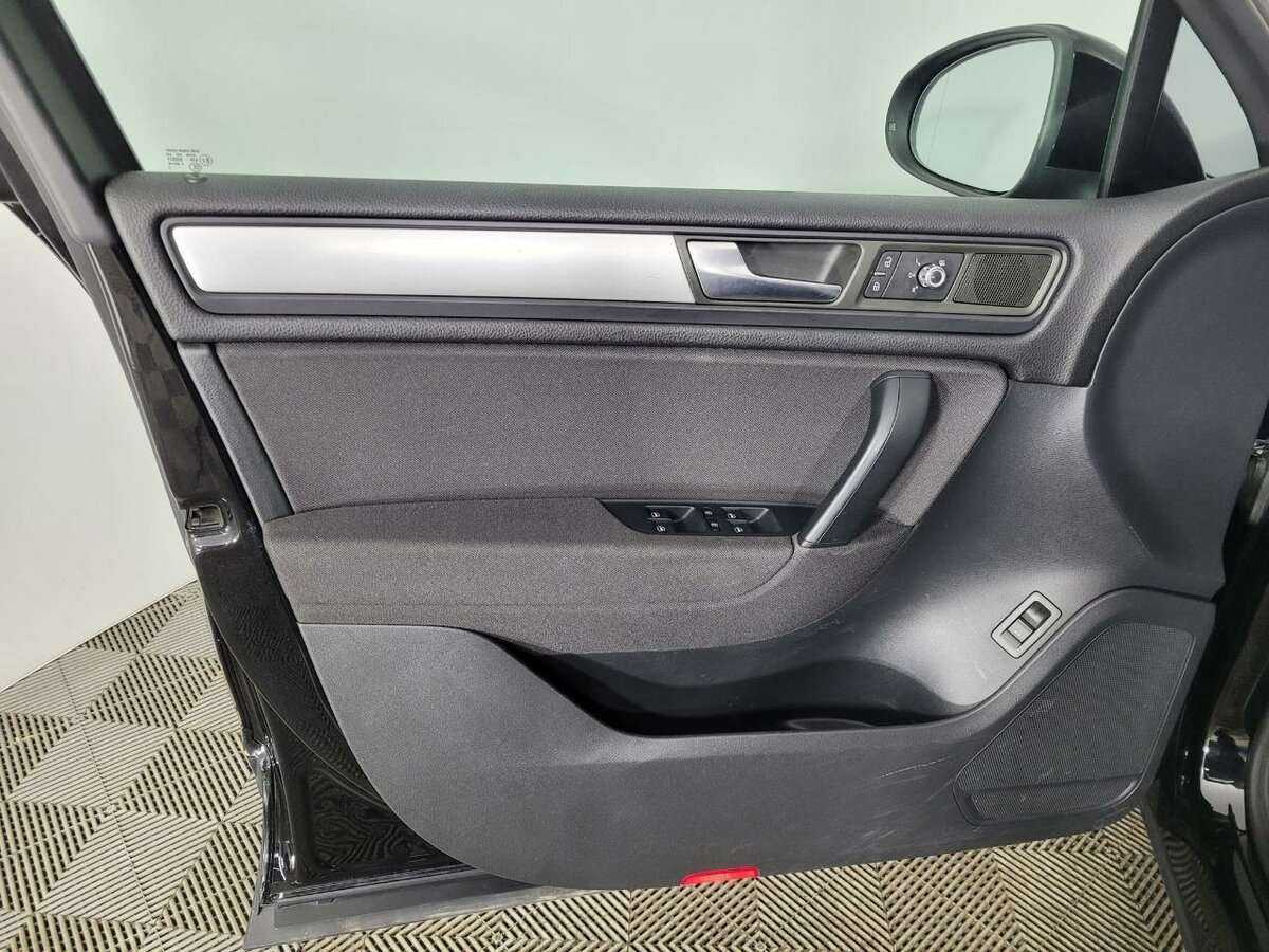 Volkswagen Touareg, 2012 - 281 555 км. | Фото №8