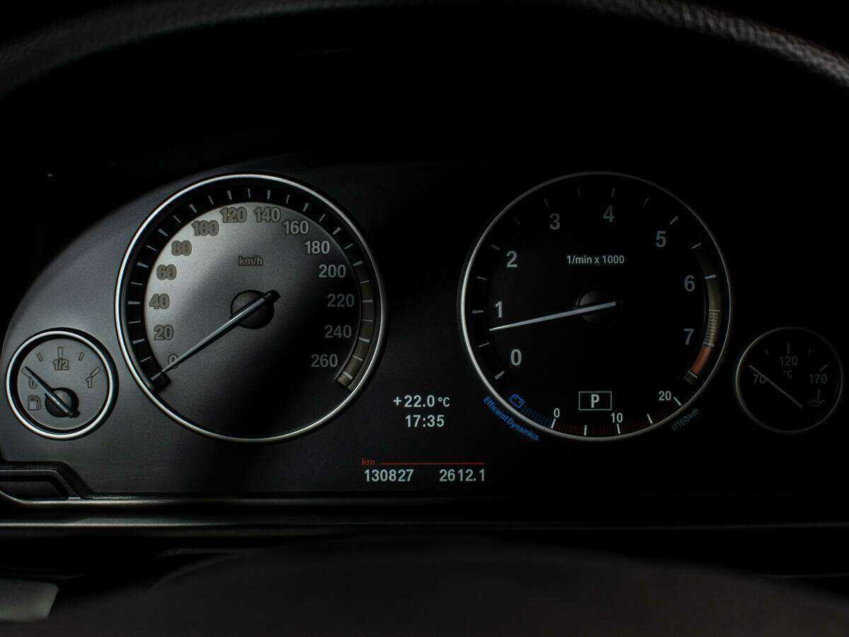 BMW 5 серии 520i, 2012 Фото №12