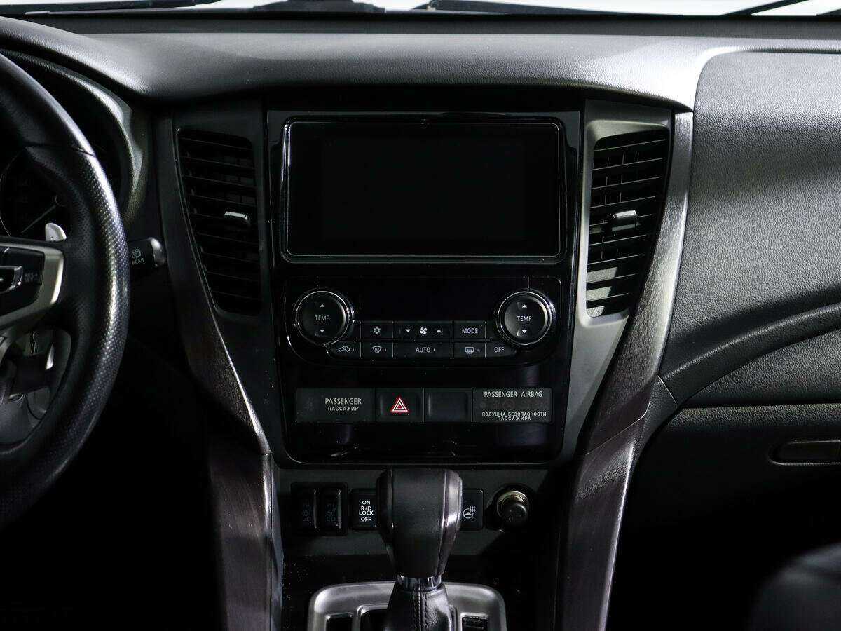 Mitsubishi Pajero Sport, 2018 Фото №11