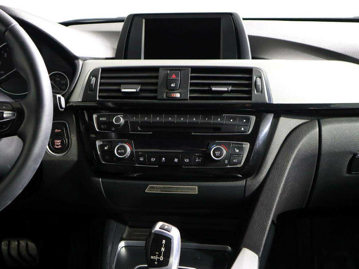 BMW 3 серии 320i xDrive, 2016 Фото №13