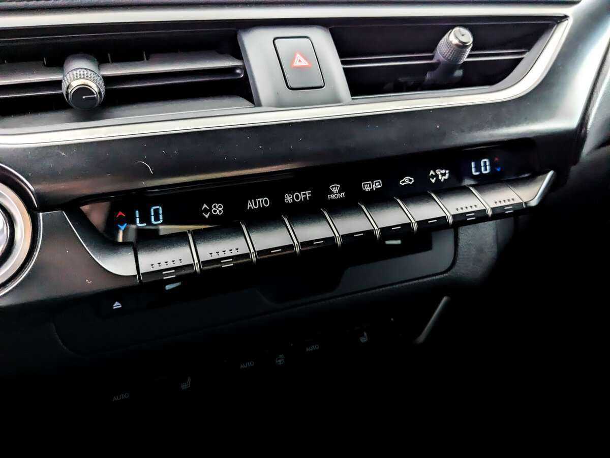 Lexus UX 200, 2020 Фото №21