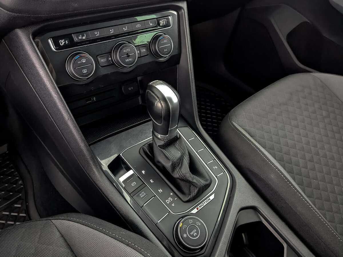 Volkswagen Tiguan, 2018 Фото №17