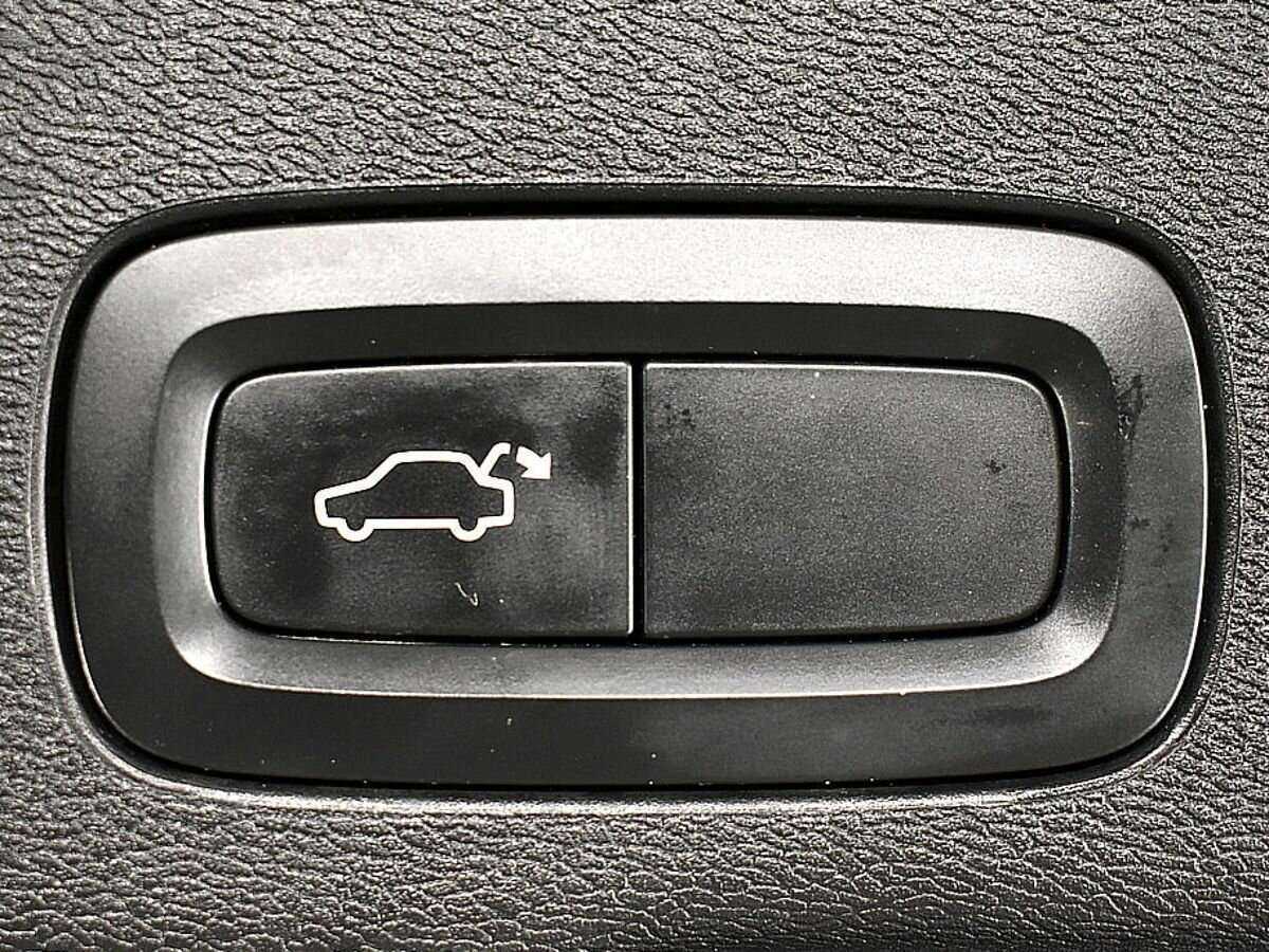 Volvo XC60, 2018 Фото №21