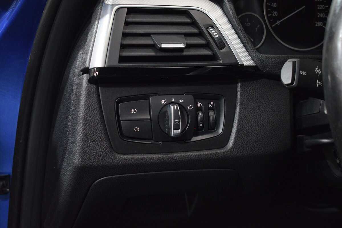 BMW 3 серии 320i xDrive, 2018 Фото №12