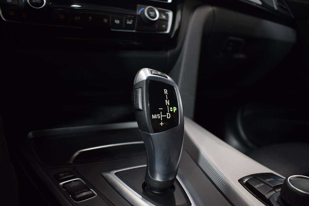 BMW 3 серии 320i xDrive, 2018 Фото №21