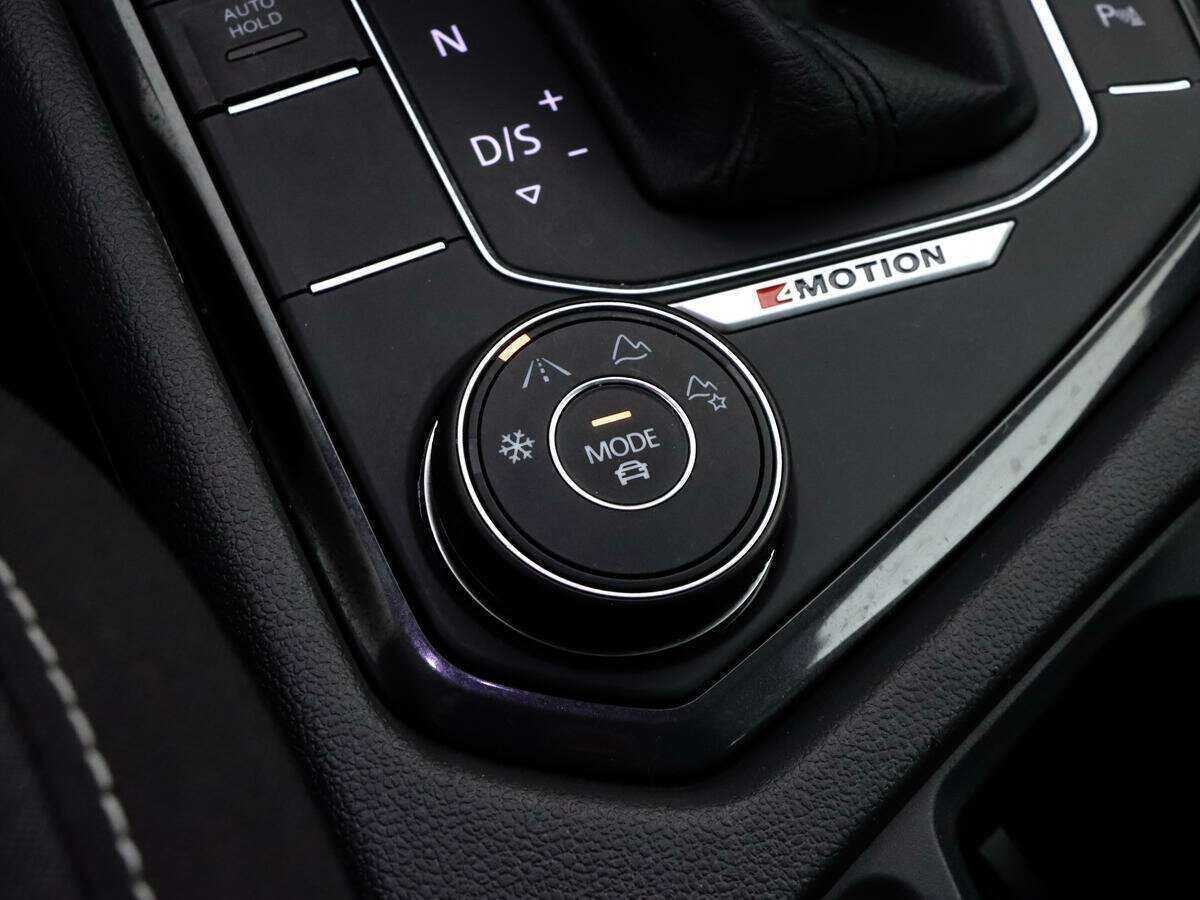 Volkswagen Tiguan, 2018 Фото №16
