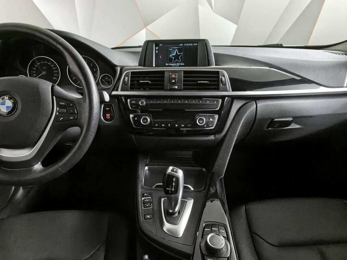 BMW 3 серии 318i, 2018 Фото №11