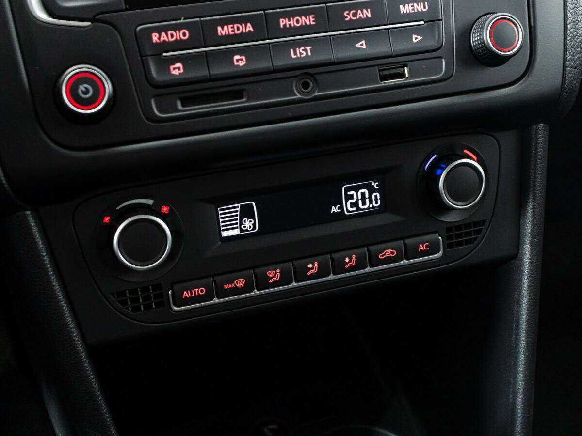 Volkswagen Polo, 2014 Фото №15