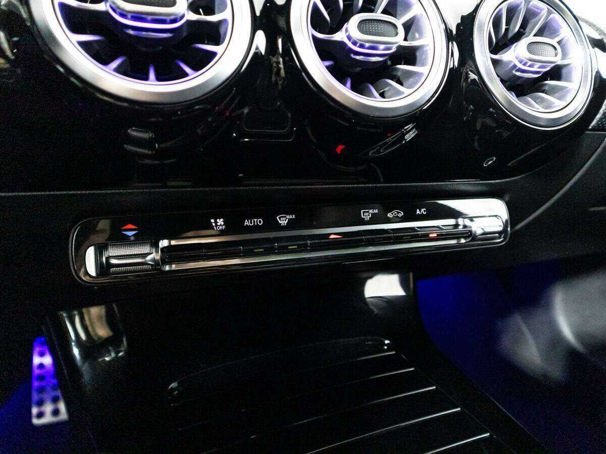 Mercedes-Benz CLA 200, 2019 Фото №15