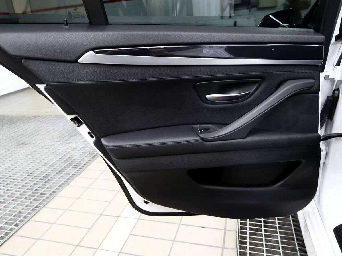 BMW 5 серии 528i xDrive, 2016 Фото №15