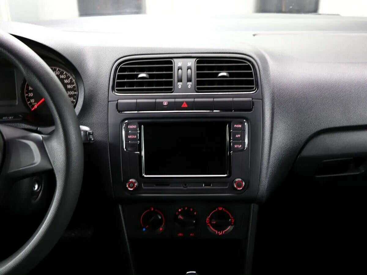 Volkswagen Polo, 2018 Фото №17