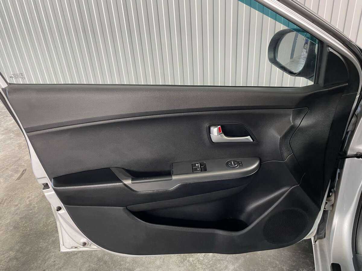 Kia Rio, 2017 Фото №17