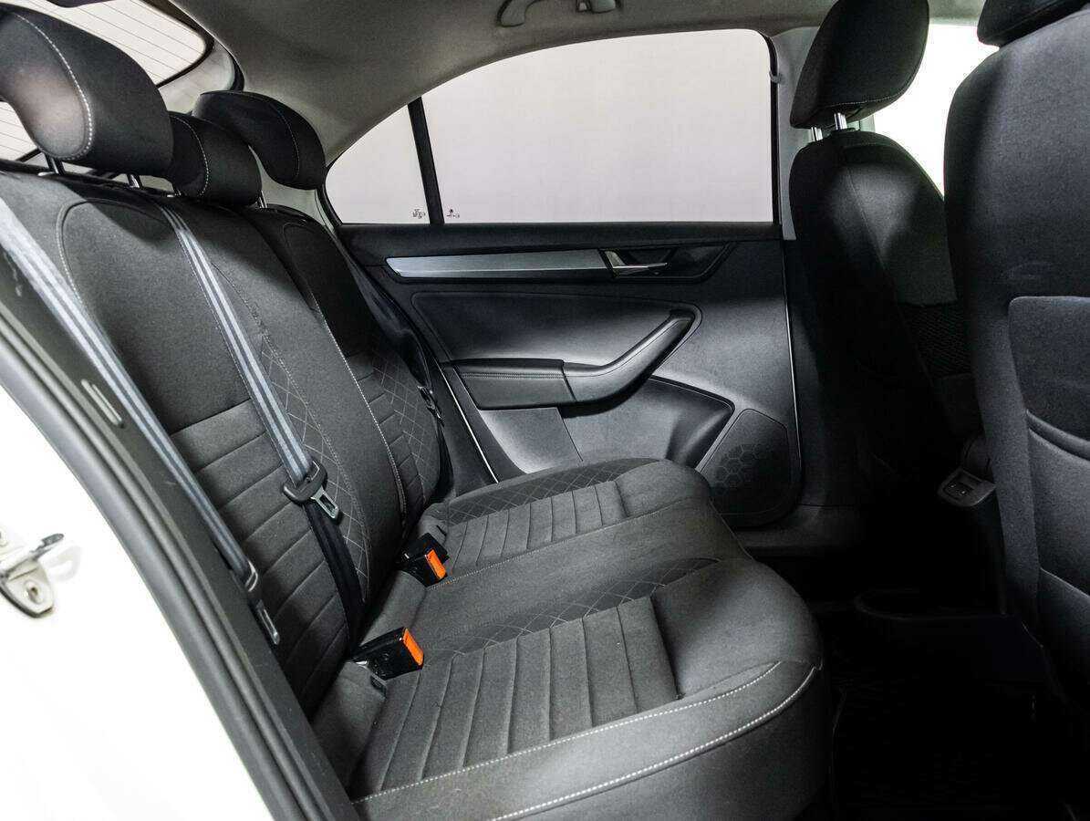 Skoda Rapid, 2017 Фото №12