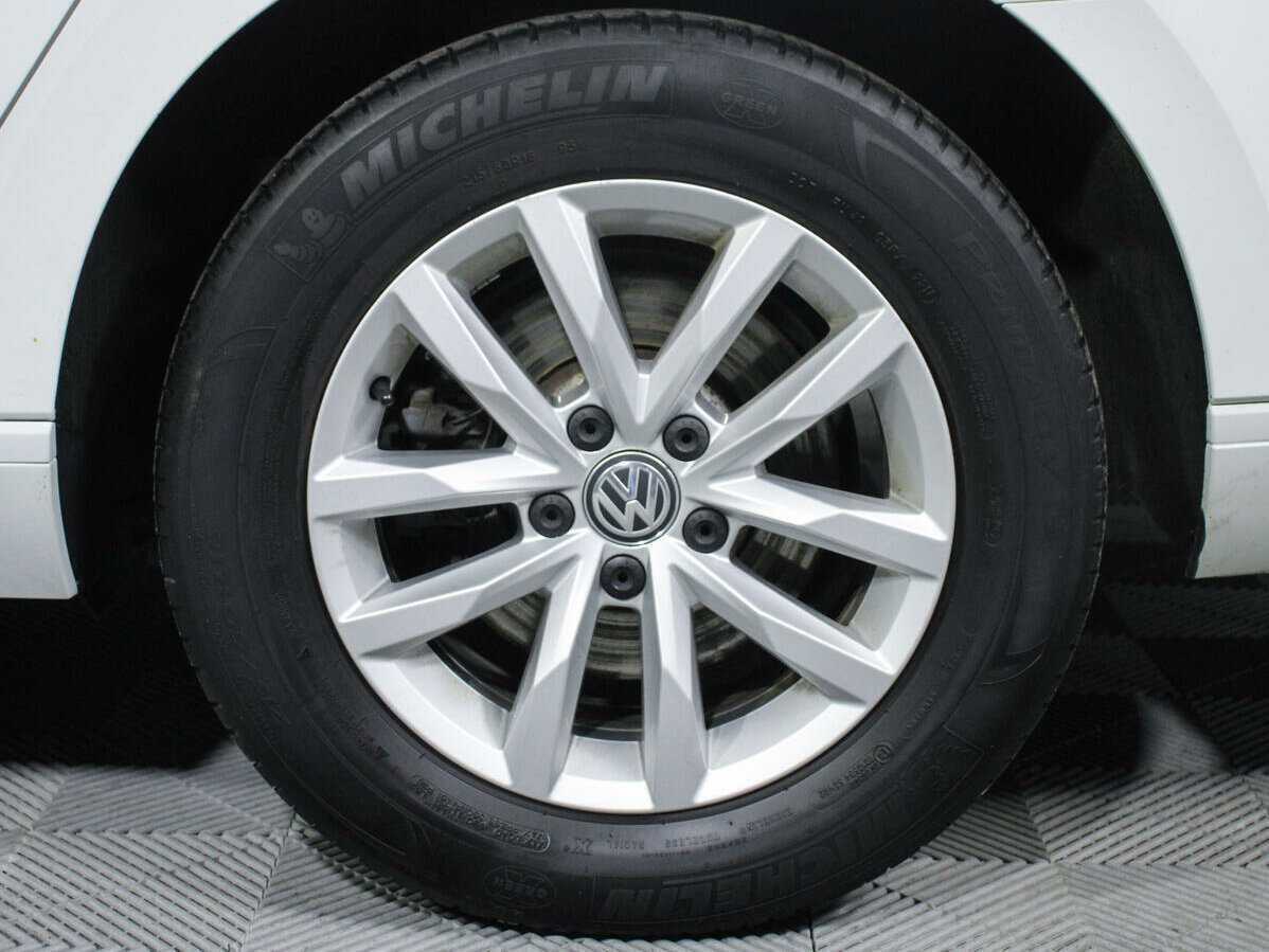 Volkswagen Passat, 2018 Фото №20