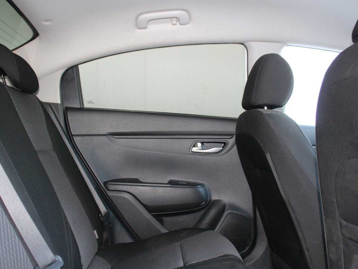 Kia Rio, 2018 Фото №15