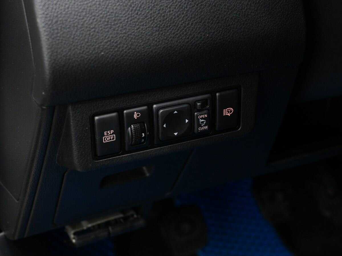 Nissan Tiida, 2012 Фото №17