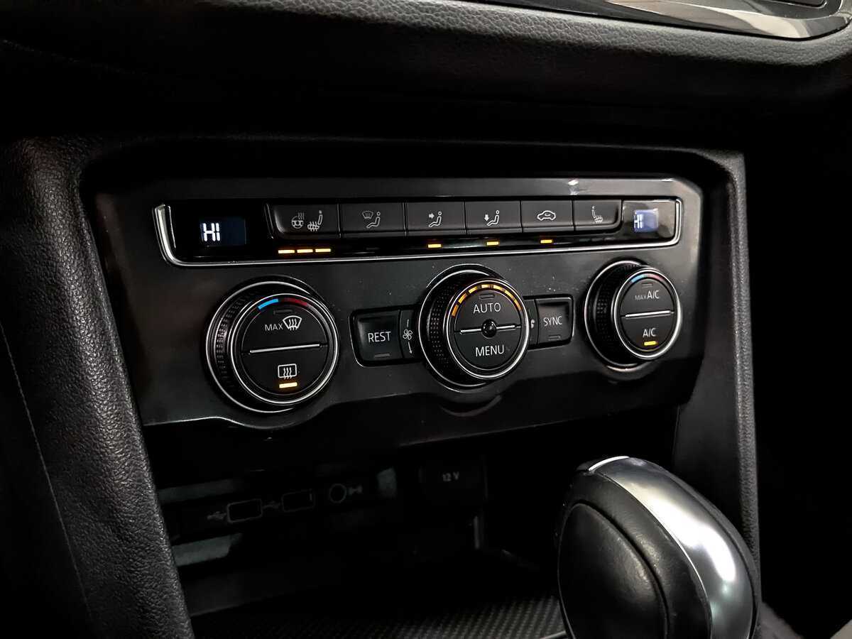 Volkswagen Tiguan, 2020 Фото №21